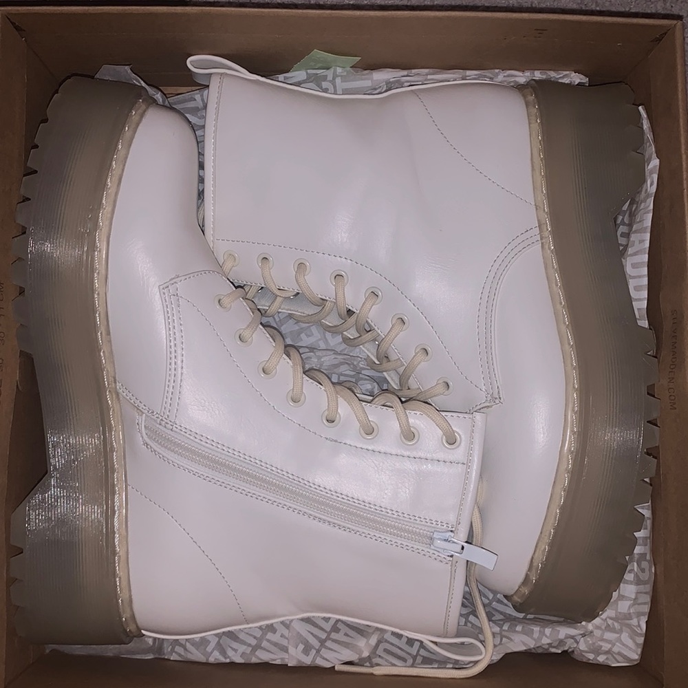 Steve Madden white boots size 8